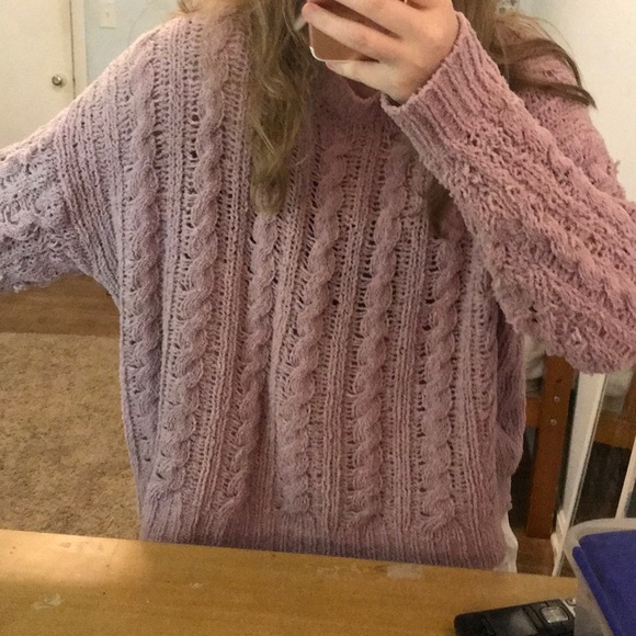 I am selling an oversized american eagle sweater. - Picture 4 of 4